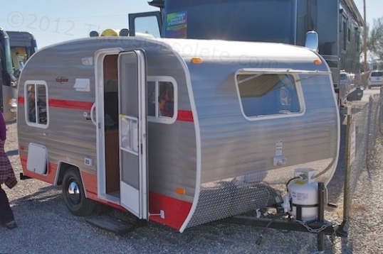 This cute little retro bumper-pull trailer somehow packs in livable space, along with all the equipment and features of a much larger trailer. Propane tank size is a starting tip-off as to how long a trailer is designed to be able to boondock in the outback.