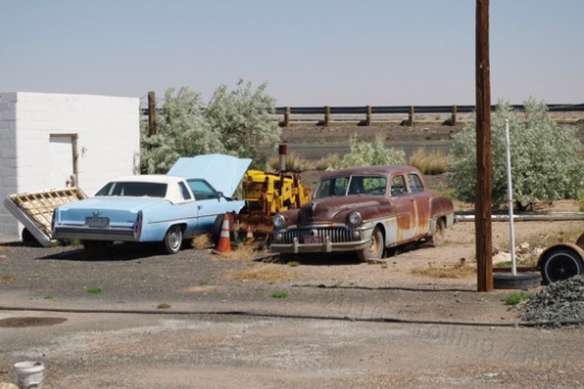 Some kinda Chrysler product next to the Caddy, I think. There are plenty of such relics scattered throughout Arizona.